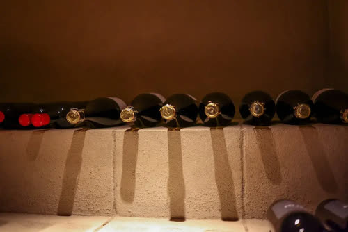 8 Essential Features Your Bulk Wine Shipping Service Must Have